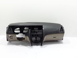 Renault Latitude (L70) Armaturenbrett Cockpit 681008791R