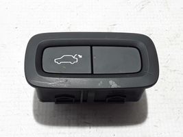 Volvo XC60 Przełącznik / Przycisk otwierania klapy bagażnika 