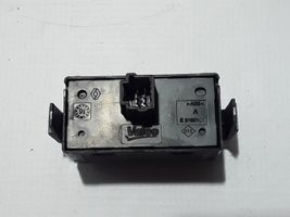 Opel Vivaro Hazard light switch 252100622R