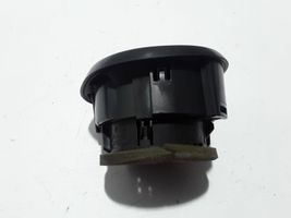 Opel Vivaro Griglia di ventilazione centrale cruscotto 687606325R