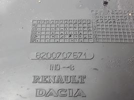 Dacia Duster Держатель аккумулятора 8200707671