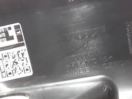 Volvo XC40 Moldura protectora del borde trasero 31469223