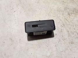 Renault Trafic III (X82) USB-pistokeliitin 280236188R