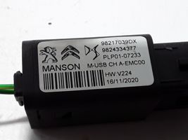 Peugeot 2008 II USB-pistokeliitin 9824334377