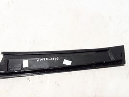 Peugeot 208 Moulures des vitres de la porte avant 9824676180