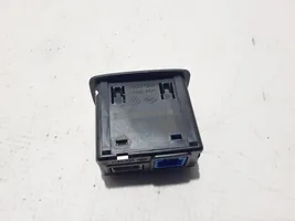 Nissan Primastar Connecteur/prise USB 280230006R