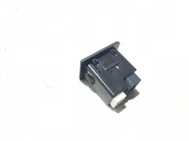 Nissan Pulsar USB jungtis 795405020