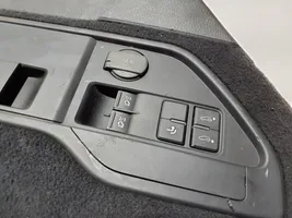 Volkswagen Touareg II Trunk/boot side trim panel 7P6863820