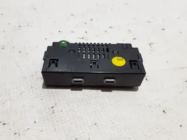 Skoda Kamiq Connecteur/prise USB 657035736