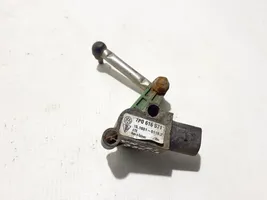 Volkswagen Touareg II Aizmugurē balstiekārtas augstuma sensors 7P0616571