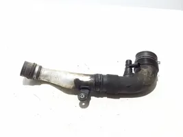 Volkswagen Touareg II Tube d'admission de tuyau de refroidisseur intermédiaire 7P6129571