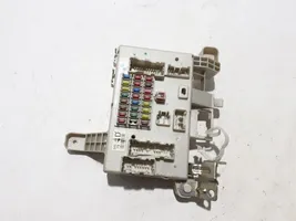 Toyota Land Cruiser (J120) Module de fusibles 8273060110