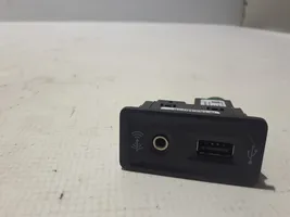 Volkswagen Golf VII USB socket connector 5G0035222E