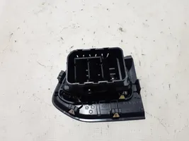 Renault Master III Rejilla de ventilación central del panel 687505442R