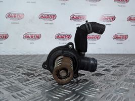 Audi A4 S4 B8 8K Boîtier de thermostat / thermostat 059121111