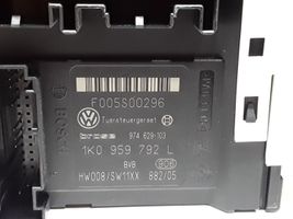 Volkswagen PASSAT B6 Etuoven ikkunan nostomoottori 1K0959792L