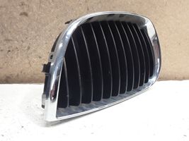 BMW 1 E81 E87 Grille calandre supérieure de pare-chocs avant 7077130