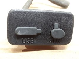 Volvo V60 Gniazdo / Złącze USB 86257FL010