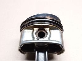 Volkswagen Golf V Piston avec bielle 021E