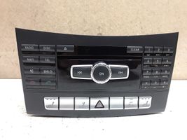 Mercedes-Benz E W212 Radio/CD/DVD/GPS-pääyksikkö A2129008524