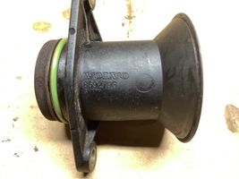 Volvo V70 Tapón del tubo de aceite 8692796