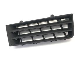 Renault Megane II Maskownica / Grill / Atrapa górna chłodnicy 8200114157