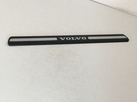 Volvo V70 Copertura del rivestimento del sottoporta anteriore 8659960