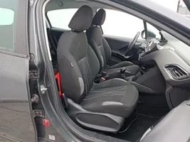 Peugeot 208 Sitze und Türverkleidungen komplett 