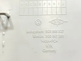 Volkswagen Golf VII Pārnēsājamais lukturīts cimdu nodalījumā 