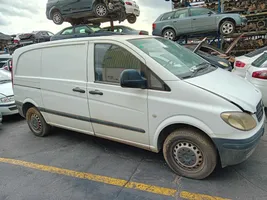 Mercedes-Benz Vito Viano W639 Silniczek podnośnika szyby drzwi przednich A0068204742