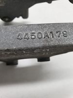 Mitsubishi Outlander Ohjauksen hammastangon kannake 4450A179