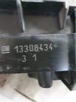 Opel Astra J Boîte de batterie 13308434
