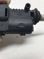 Opel Astra H Siłownik klapki wlewu paliwa 13158426