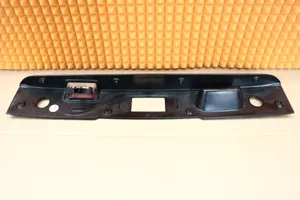 Mercedes-Benz CLS C219 Rivestimento serratura portellone posteriore/bagagliaio 2197500193