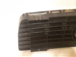 Audi V8 Griglia superiore del radiatore paraurti anteriore 441853655C