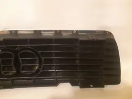 Audi V8 Maskownica / Grill / Atrapa górna chłodnicy 441853655C