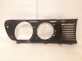 BMW 5 E34 Grotelės priekinės 51131874646