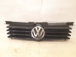 Volkswagen Bora Etupuskurin ylempi jäähdytinsäleikkö 1J5853653