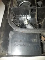 Volkswagen PASSAT B3 Lampy tylnej klapy bagażnika 357945108