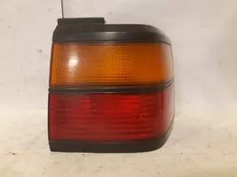 Volkswagen PASSAT B3 Задний фонарь в кузове 357945112