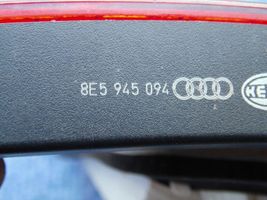 Audi A4 S4 B7 8E 8H Lampy tylnej klapy bagażnika 8E5945094
