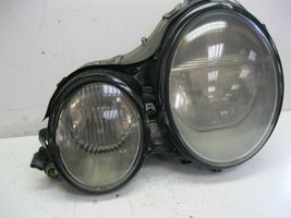 Mercedes-Benz E W210 Lampa przednia 