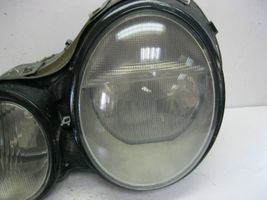 Mercedes-Benz E W210 Lampa przednia 