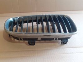 BMW 1 E81 E87 Grille calandre supérieure de pare-chocs avant 51137166440