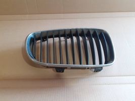 BMW 1 E81 E87 Grille calandre supérieure de pare-chocs avant 51137166440