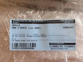 BMW 1 E81 E87 Grille calandre supérieure de pare-chocs avant 51137166440