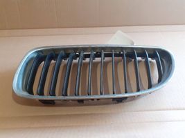 BMW 3 E90 E91 Griglia superiore del radiatore paraurti anteriore 51137201967