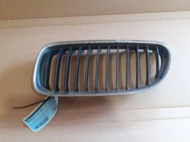 BMW 3 E90 E91 Grille calandre supérieure de pare-chocs avant 51137201967