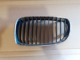 BMW 1 E81 E87 Maskownica / Grill / Atrapa górna chłodnicy 51137166439