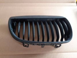 BMW 1 E81 E87 Grille calandre supérieure de pare-chocs avant 